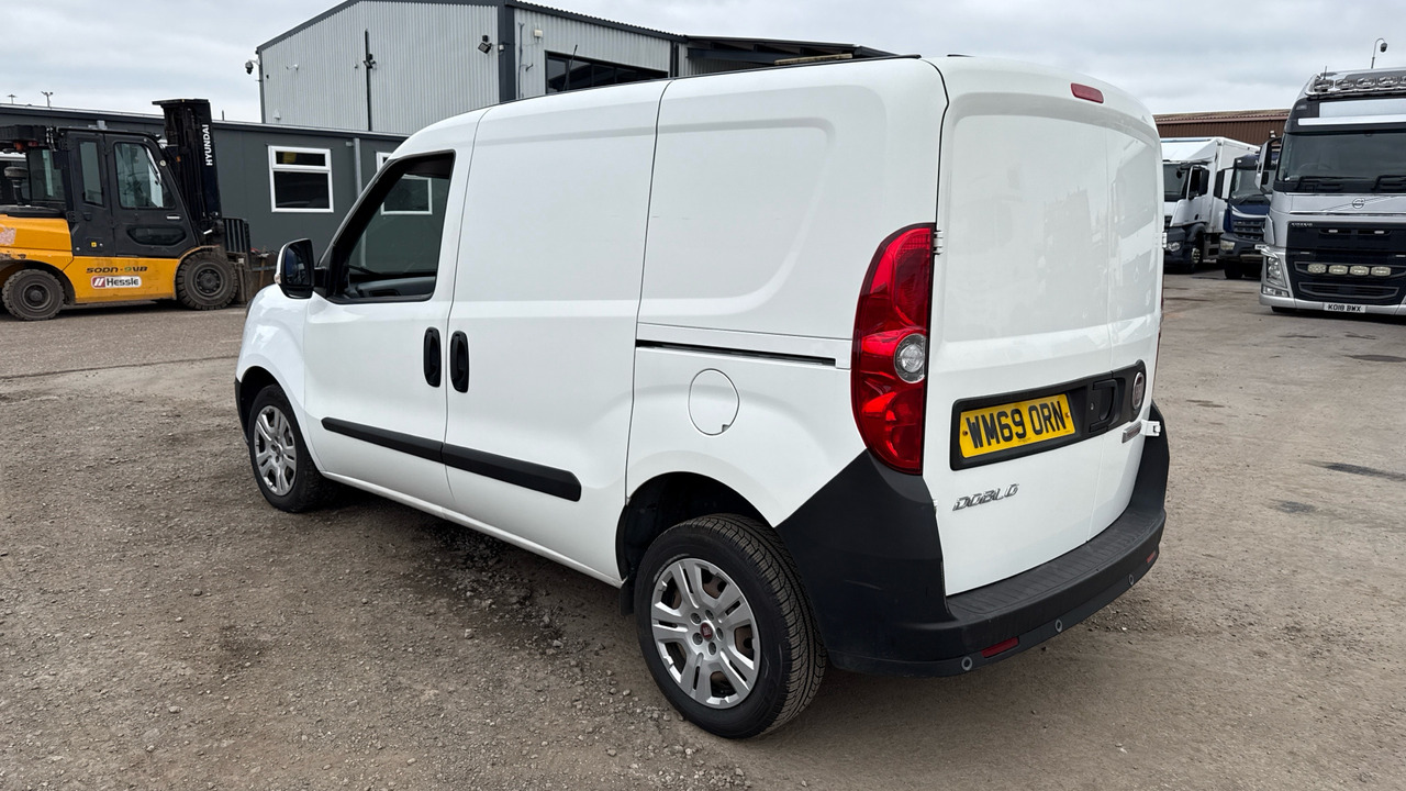 FIAT DOBLO 1.3 Multijet 95 - Kis furgon: 3 kép. FIAT DOBLO 1.3 Multijet 95 - Kis furgon: 3 kép.