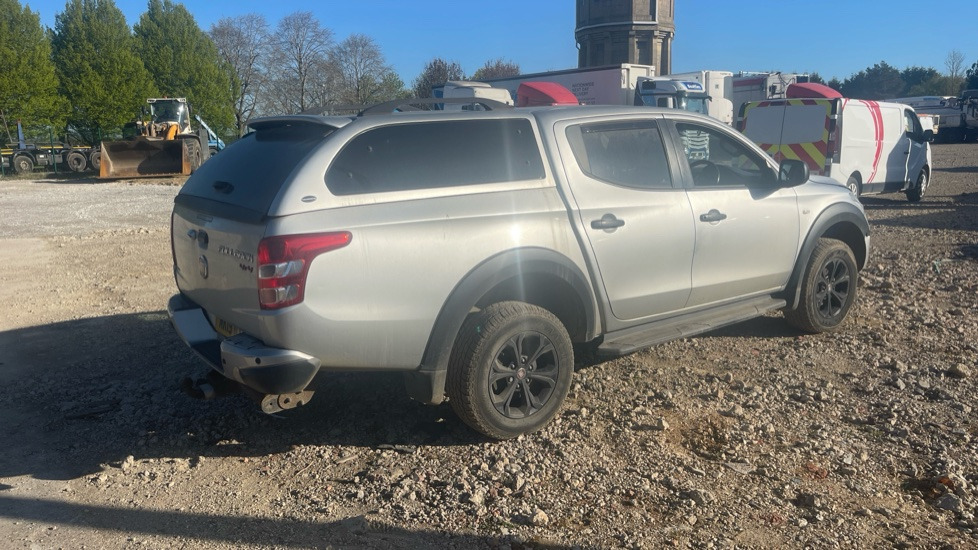 FIAT FULLBACK CROSS 2.4 180PS - Pickup, Duplakabinos kisteherautó: 4 kép. FIAT FULLBACK CROSS 2.4 180PS - Pickup, Duplakabinos kisteherautó: 4 kép.