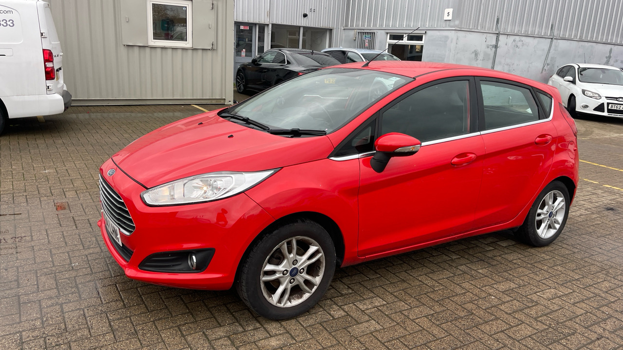 FORD FIESTA 1.0 ECO BOOST - Hatchback: 2 kép. FORD FIESTA 1.0 ECO BOOST - Hatchback: 2 kép.