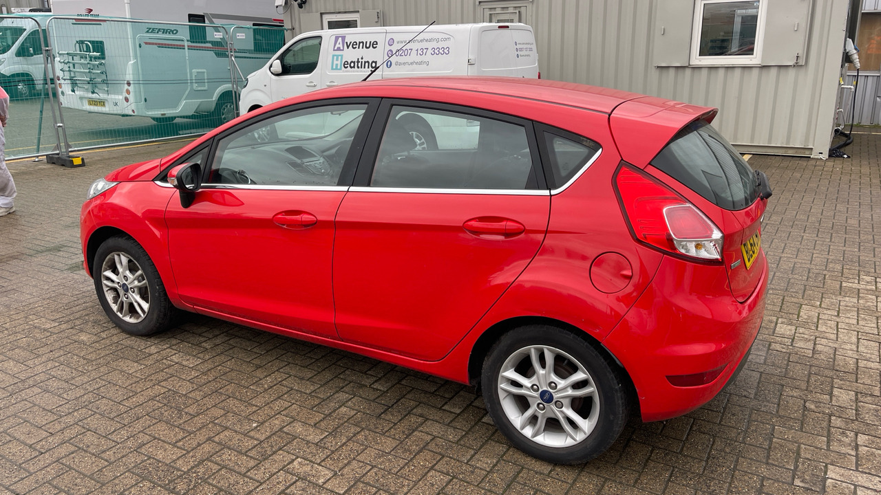 FORD FIESTA 1.0 ECO BOOST - Hatchback: 3 kép. FORD FIESTA 1.0 ECO BOOST - Hatchback: 3 kép.