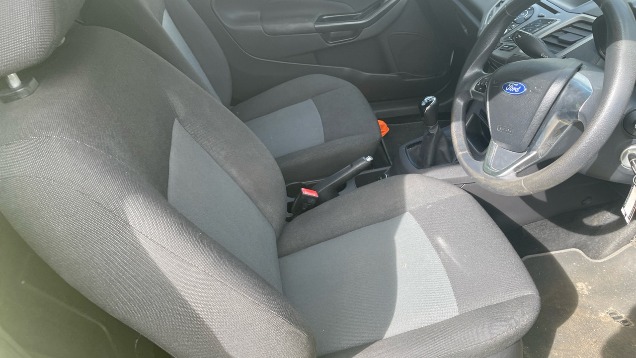 FORD FIESTA 1.5 TDCi - Autó: 5 kép. FORD FIESTA 1.5 TDCi - Autó: 5 kép.
