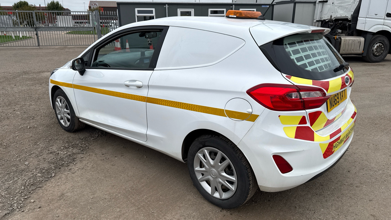 FORD FIESTA 1.5 TDCi - Autó: 3 kép. FORD FIESTA 1.5 TDCi - Autó: 3 kép.