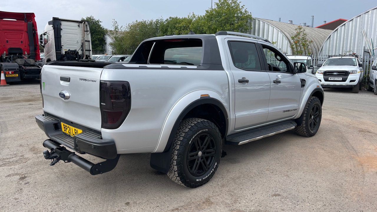 FORD RANGER 2.0 ECOBLUE WILDTRAK 213 - Pickup, Duplakabinos kisteherautó: 4 kép. FORD RANGER 2.0 ECOBLUE WILDTRAK 213 - Pickup, Duplakabinos kisteherautó: 4 kép.