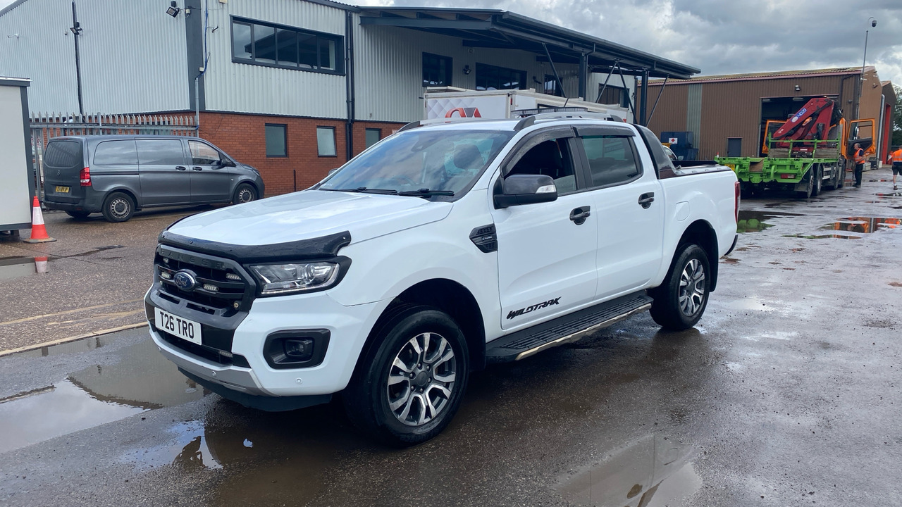 FORD RANGER 2.0 EcoBlue 213 Wildtrak - Pickup, Duplakabinos kisteherautó: 2 kép. FORD RANGER 2.0 EcoBlue 213 Wildtrak - Pickup, Duplakabinos kisteherautó: 2 kép.
