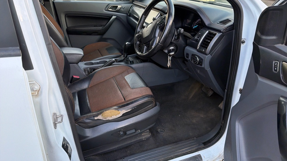 FORD RANGER Pick Up Double Cab Wildtrak 3.2 TDCi 200PS - Pickup, Duplakabinos kisteherautó: 5 kép. FORD RANGER Pick Up Double Cab Wildtrak 3.2 TDCi 200PS - Pickup, Duplakabinos kisteherautó: 5 kép.