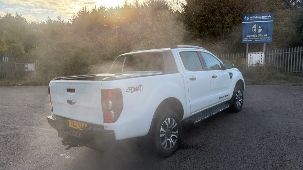 FORD RANGER Pick Up Double Cab Wildtrak 3.2 TDCi 200PS - Pickup, Duplakabinos kisteherautó: 4 kép. FORD RANGER Pick Up Double Cab Wildtrak 3.2 TDCi 200PS - Pickup, Duplakabinos kisteherautó: 4 kép.