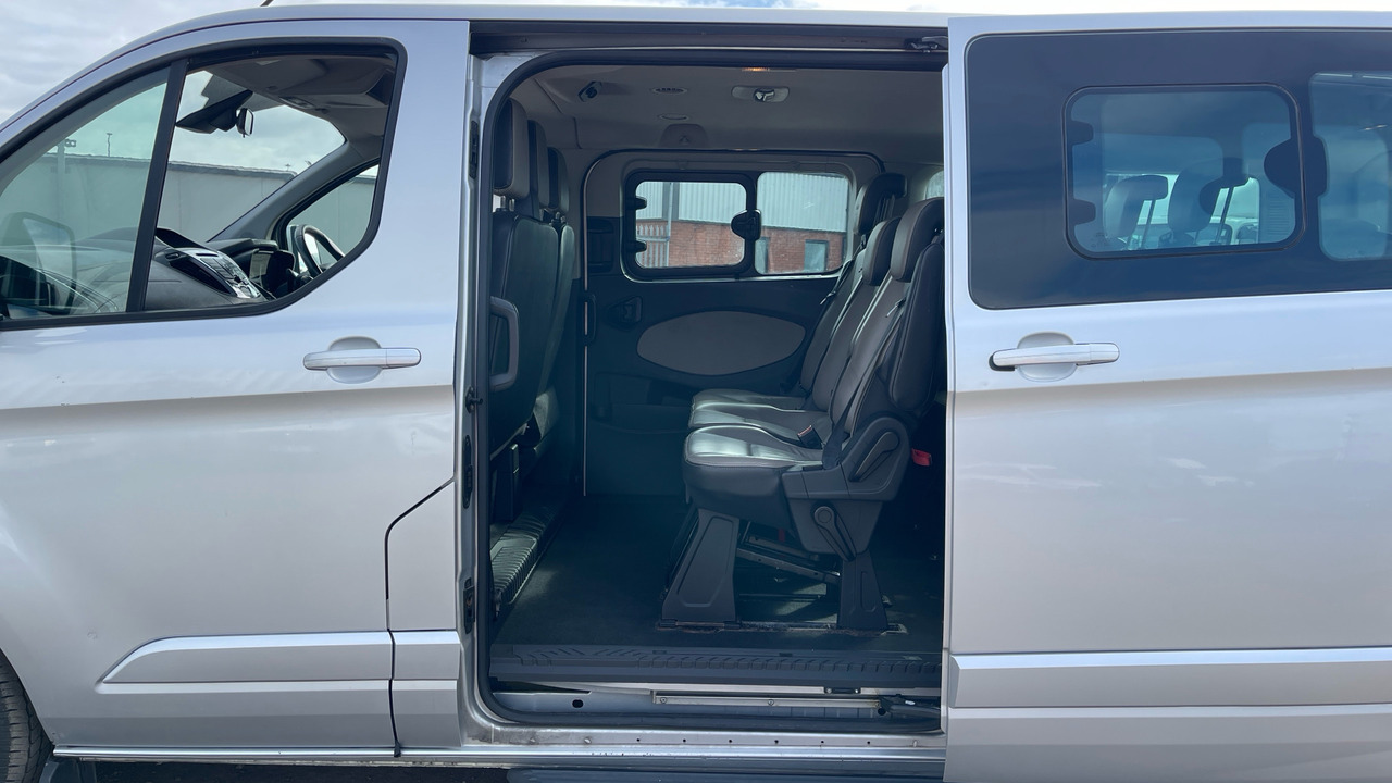 Minibusz, Kisbusz FORD TOURNEO CUSTOM 300 2.2 TDCi 125PS: 20 kép.
