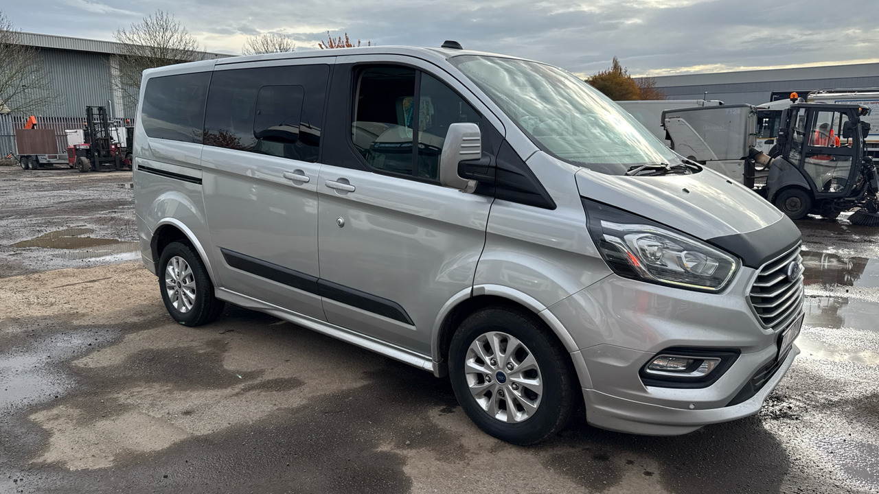 FORD TOURNEO CUSTOM 320 2.0 EcoBlue 105ps - Kisbusz: 1 kép. FORD TOURNEO CUSTOM 320 2.0 EcoBlue 105ps - Kisbusz: 1 kép.