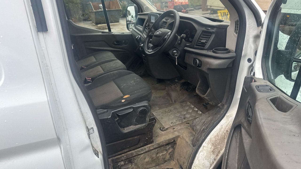 FORD TRANSIT 2.0 EcoBlue 130ps Leader - Furgon: 5 kép. FORD TRANSIT 2.0 EcoBlue 130ps Leader - Furgon: 5 kép.