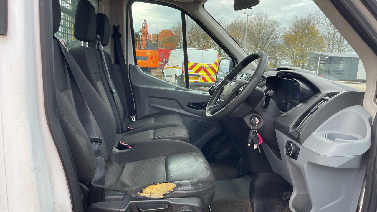 FORD TRANSIT 350 2.0 TDCI 130PS - Platós kisteherautó: 5 kép. FORD TRANSIT 350 2.0 TDCI 130PS - Platós kisteherautó: 5 kép.
