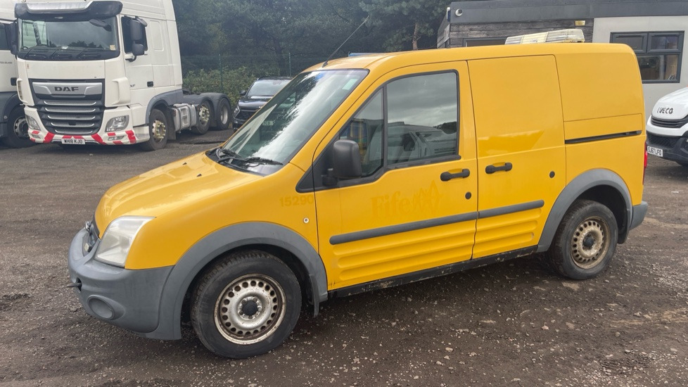 FORD TRANSIT CONNECT T200 1.8 TDCI 75PS - Kis furgon: 2 kép. FORD TRANSIT CONNECT T200 1.8 TDCI 75PS - Kis furgon: 2 kép.