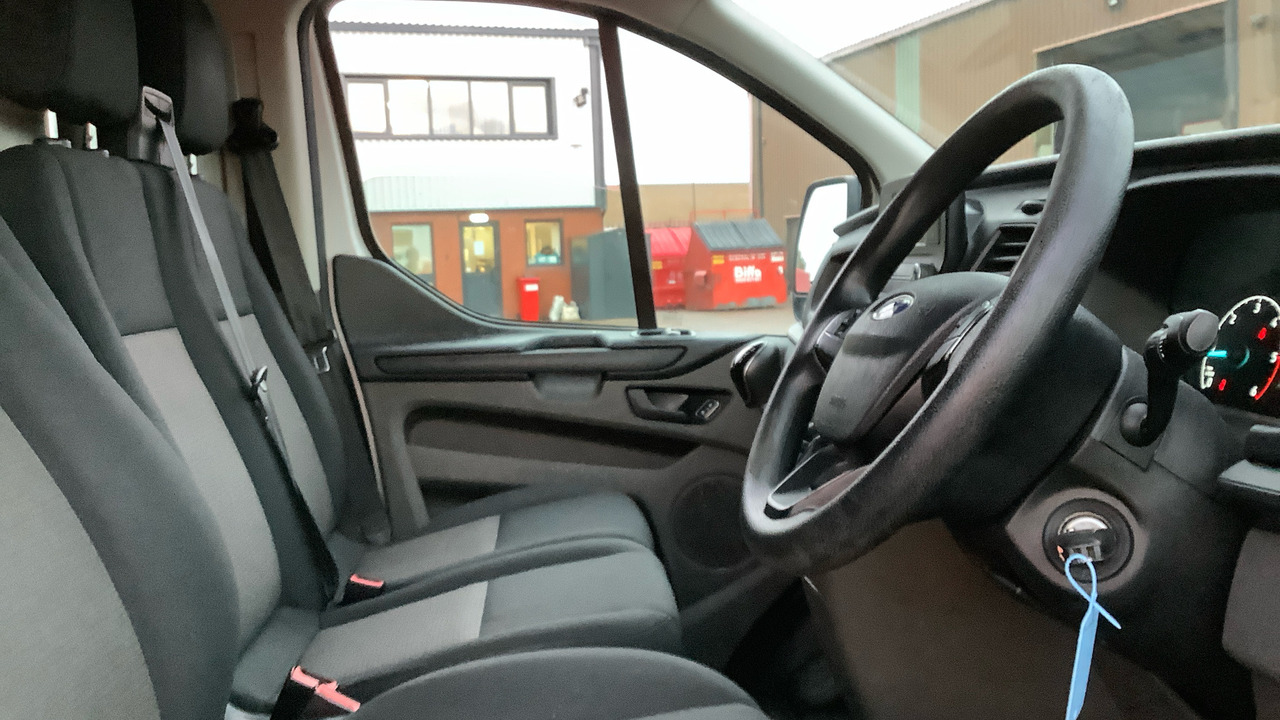 FORD TRANSIT CUSTOM 300 LEADER 2.0 105ps - Kis furgon: 5 kép. FORD TRANSIT CUSTOM 300 LEADER 2.0 105ps - Kis furgon: 5 kép.