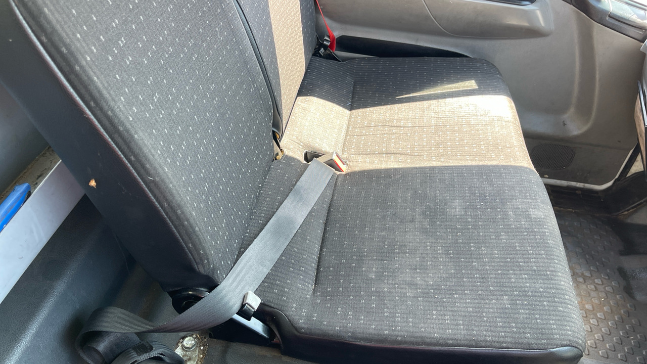 Billenőplatós teherautó FUSO CANTER  7C15: 8 kép.