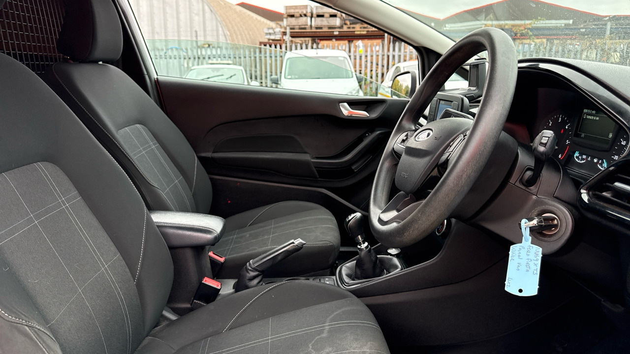 Ford Fiesta 1.5 TDCI - Autó: 5 kép. Ford Fiesta 1.5 TDCI - Autó: 5 kép.