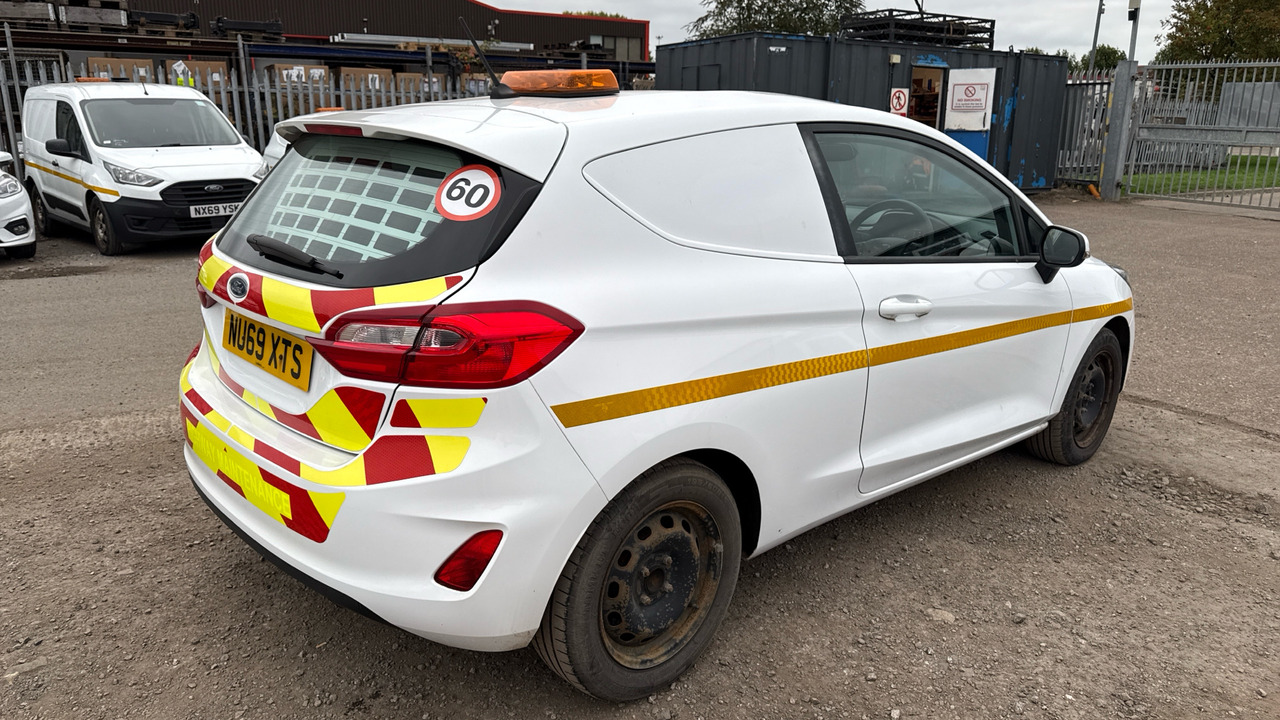 Ford Fiesta 1.5 TDCI - Autó: 4 kép. Ford Fiesta 1.5 TDCI - Autó: 4 kép.