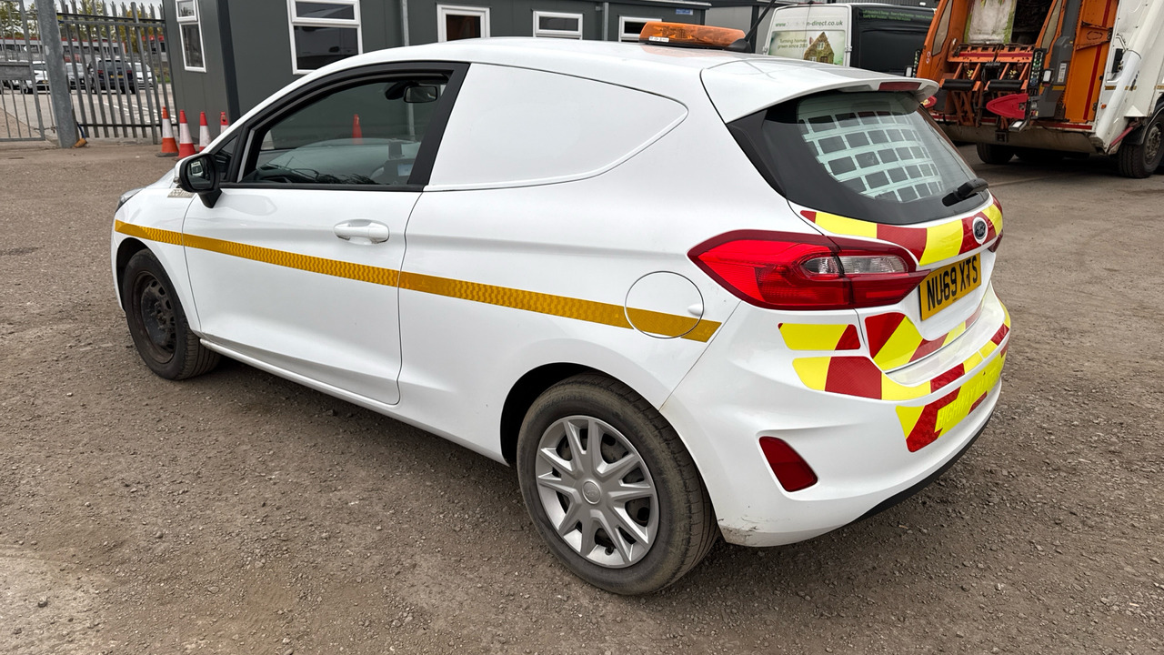 Ford Fiesta 1.5 TDCI - Autó: 3 kép. Ford Fiesta 1.5 TDCI - Autó: 3 kép.