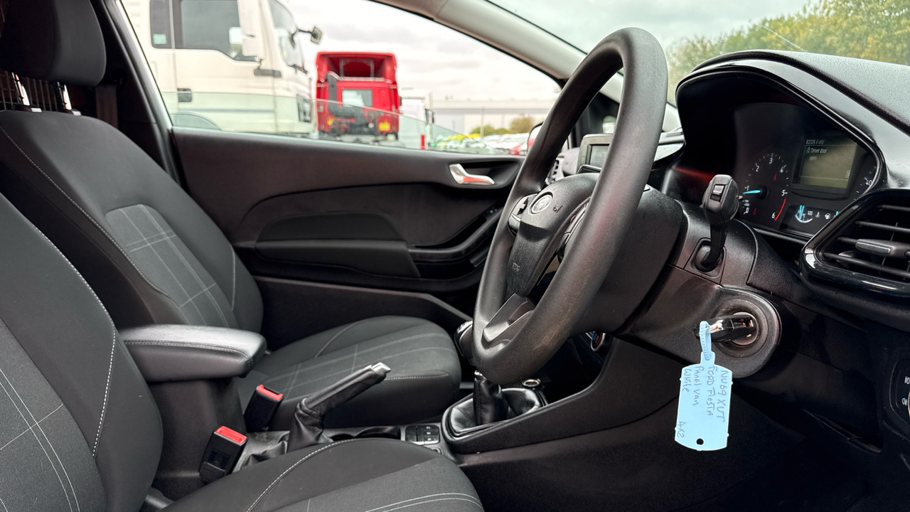 Ford Fiesta 1.5 TDCi - Autó: 5 kép. Ford Fiesta 1.5 TDCi - Autó: 5 kép.