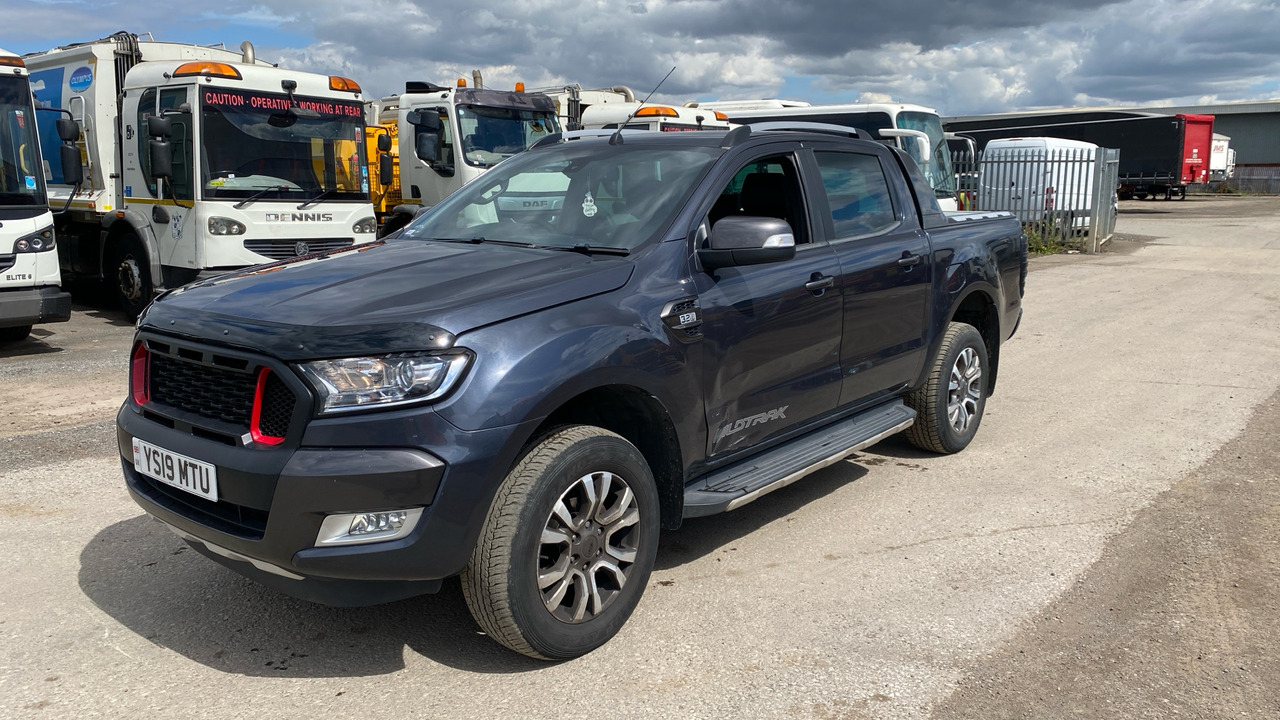Ford Ranger WILDTRAK 200 3.2 TDCi - Pickup, Duplakabinos kisteherautó: 2 kép. Ford Ranger WILDTRAK 200 3.2 TDCi - Pickup, Duplakabinos kisteherautó: 2 kép.