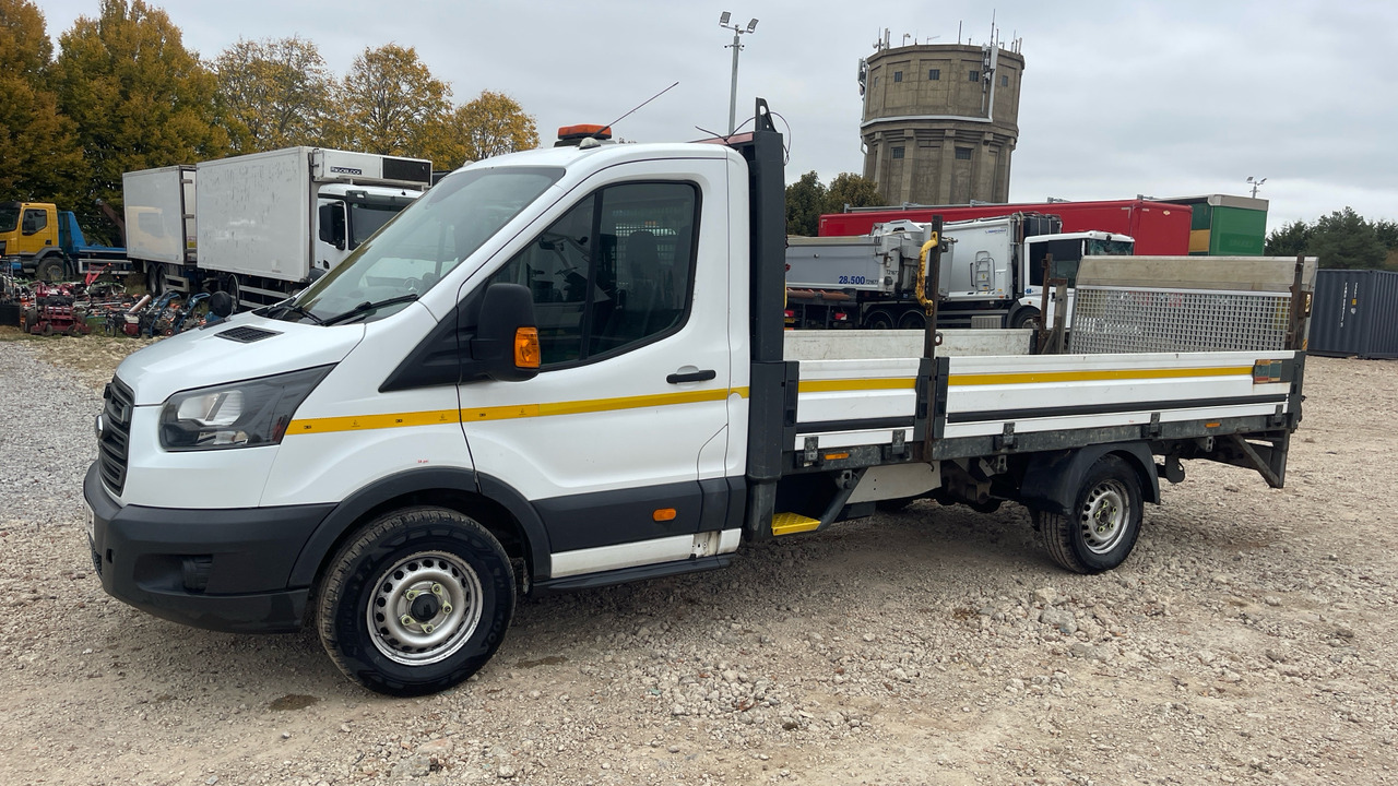 Ford Transit 350 2.0 TDCI 130PS - Platós kisteherautó: 2 kép. Ford Transit 350 2.0 TDCI 130PS - Platós kisteherautó: 2 kép.