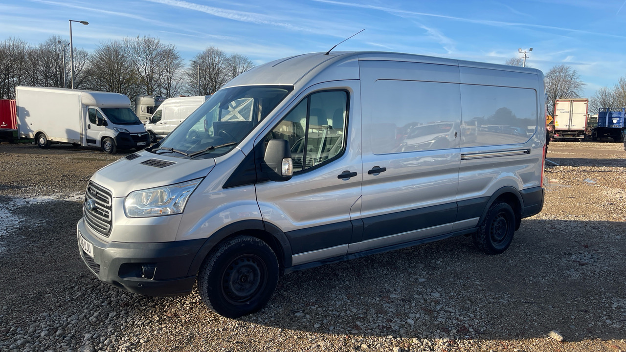 Ford Transit 350 TREND 2.2 TDCi 125ps - Furgon: 2 kép. Ford Transit 350 TREND 2.2 TDCi 125ps - Furgon: 2 kép.
