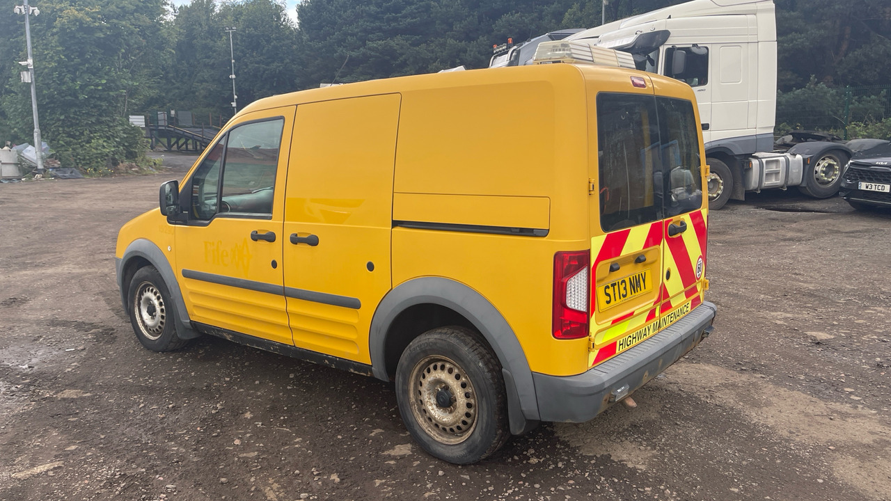 Ford Transit Connect 200 1.8 TDCi 75ps - Kis furgon: 3 kép. Ford Transit Connect 200 1.8 TDCi 75ps - Kis furgon: 3 kép.