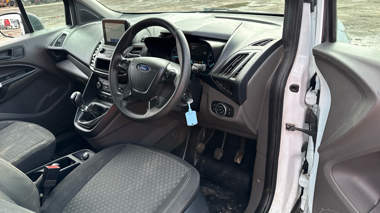 Ford Transit Connect 230 1.5 ECOBLUE 120PS - Duplakabinos kisteherautó: 5 kép. Ford Transit Connect 230 1.5 ECOBLUE 120PS - Duplakabinos kisteherautó: 5 kép.