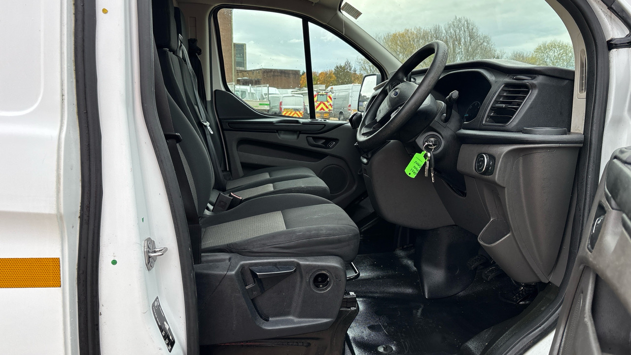 Ford Transit Custom 300 2.0 ECOBLUE 105PS - Kis furgon: 5 kép. Ford Transit Custom 300 2.0 ECOBLUE 105PS - Kis furgon: 5 kép.