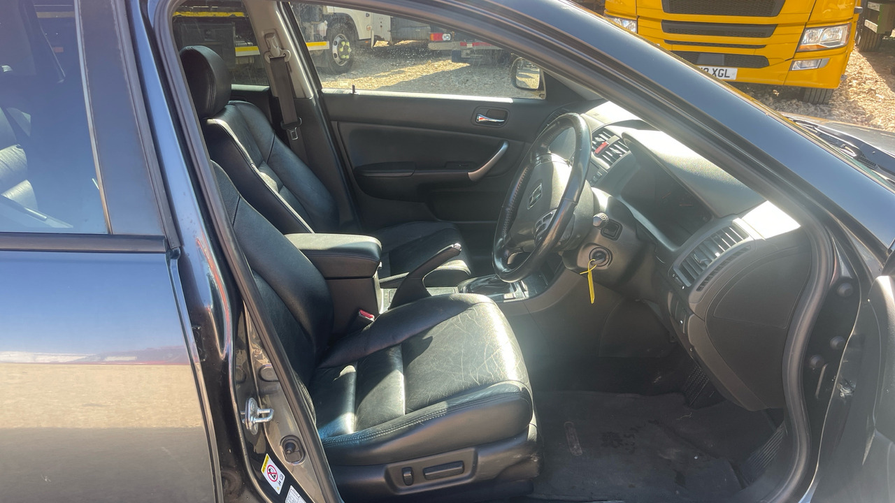 HONDA ACCORD 2.4 I-VTEC - Autó: 5 kép. HONDA ACCORD 2.4 I-VTEC - Autó: 5 kép.