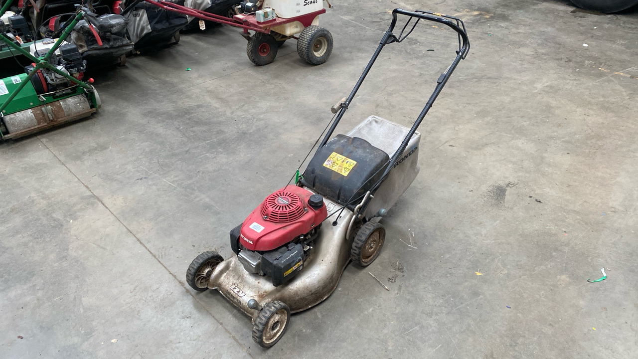 HONDA GCV 130 MOWER - Kerti fűkasza: 2 kép. HONDA GCV 130 MOWER - Kerti fűkasza: 2 kép.