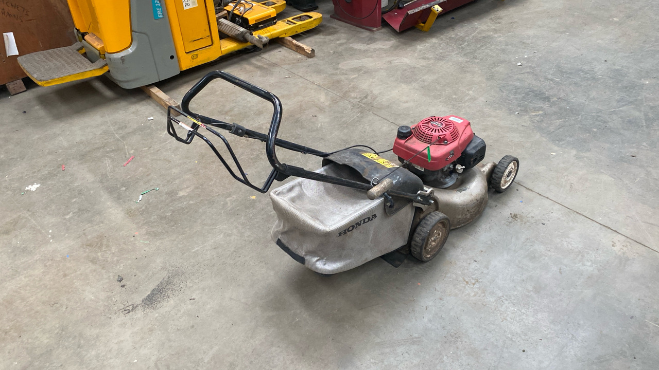 HONDA GCV 130 MOWER - Kerti fűkasza: 4 kép. HONDA GCV 130 MOWER - Kerti fűkasza: 4 kép.
