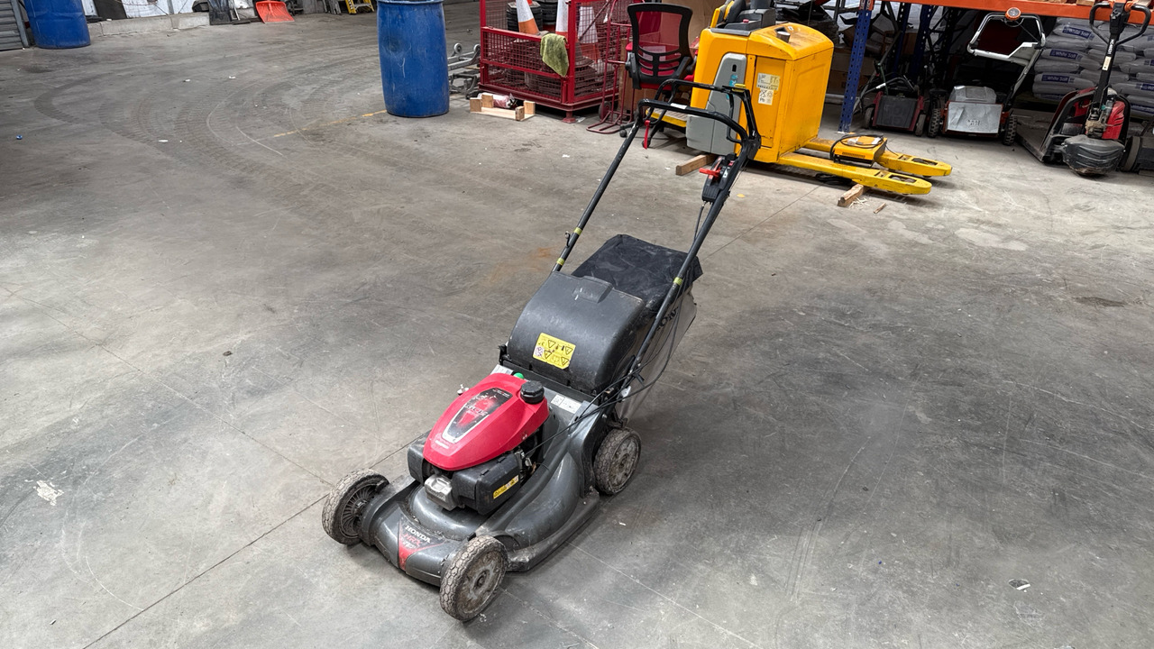 HONDA HRX537 C6HYEA - Kerti fűkasza: 3 kép. HONDA HRX537 C6HYEA - Kerti fűkasza: 3 kép.