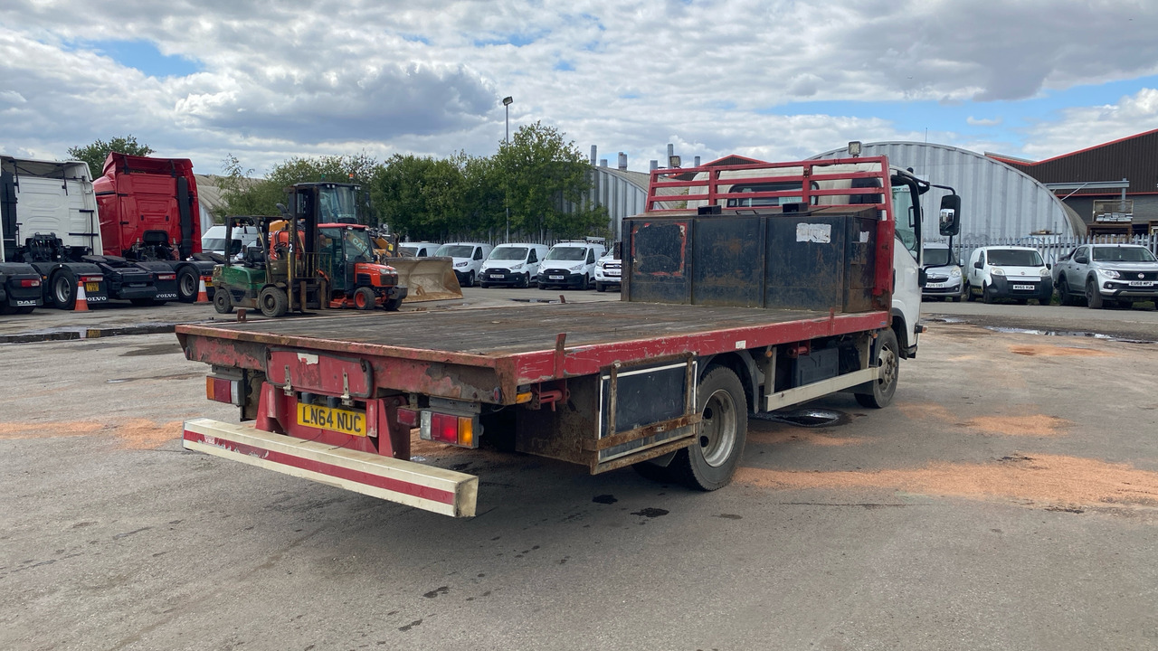 ISUZU N 75.150 - Platós teherautó: 4 kép. ISUZU N 75.150 - Platós teherautó: 4 kép.