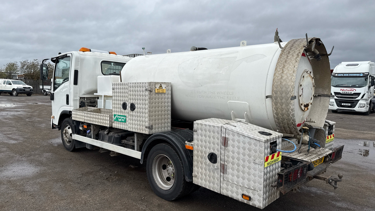 ISUZU N75 190 - Tartályos teherautó: 3 kép. ISUZU N75 190 - Tartályos teherautó: 3 kép.