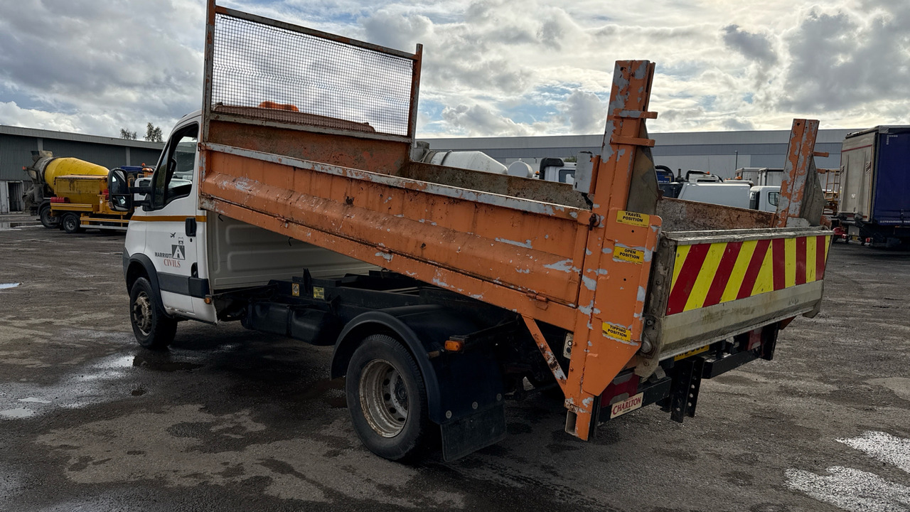 IVECO DAILY 60-180 - Billenőplatós teherautó: 3 kép. IVECO DAILY 60-180 - Billenőplatós teherautó: 3 kép.