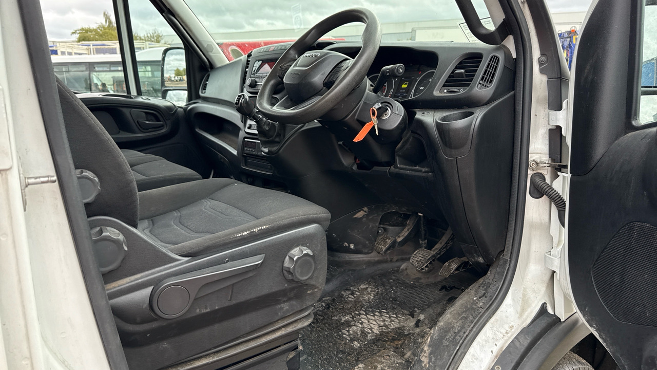IVECO DAILY 65-180 - Billenőplatós teherautó: 5 kép. IVECO DAILY 65-180 - Billenőplatós teherautó: 5 kép.
