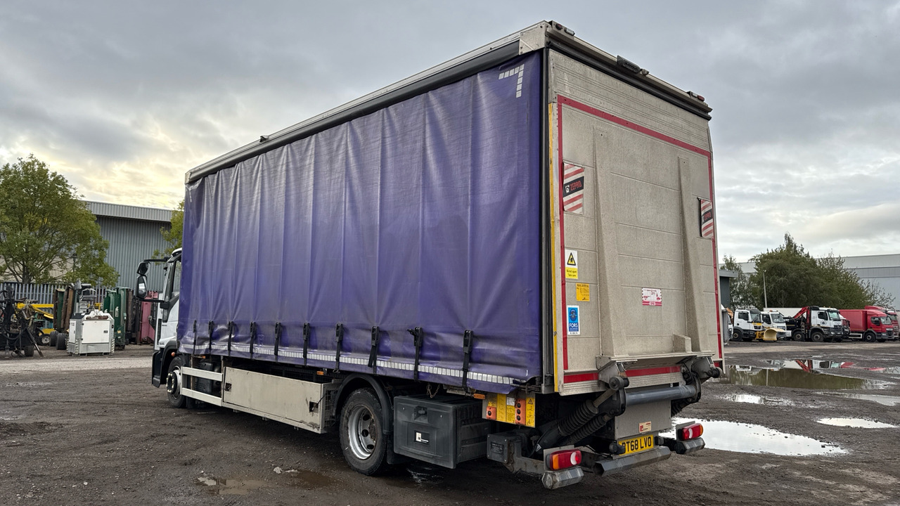 IVECO EUROCARGO 120-210 - Ponyvás teherautó: 3 kép. IVECO EUROCARGO 120-210 - Ponyvás teherautó: 3 kép.
