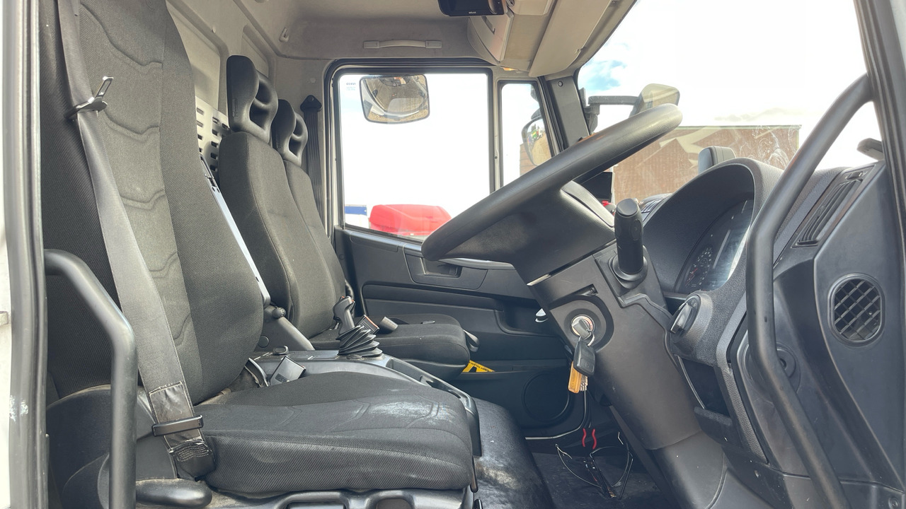 IVECO EUROCARGO 180-250 - Ponyvás teherautó: 5 kép. IVECO EUROCARGO 180-250 - Ponyvás teherautó: 5 kép.