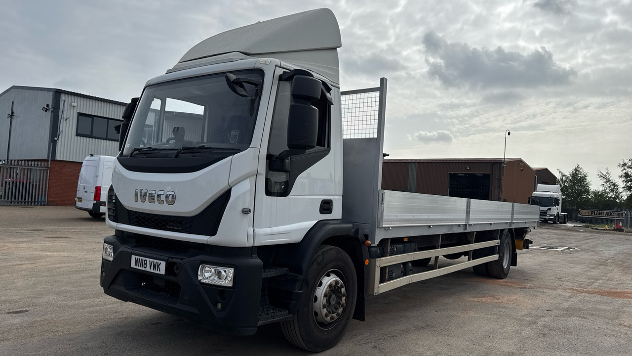 IVECO EUROCARGO 180E25S - Platós teherautó: 2 kép. IVECO EUROCARGO 180E25S - Platós teherautó: 2 kép.