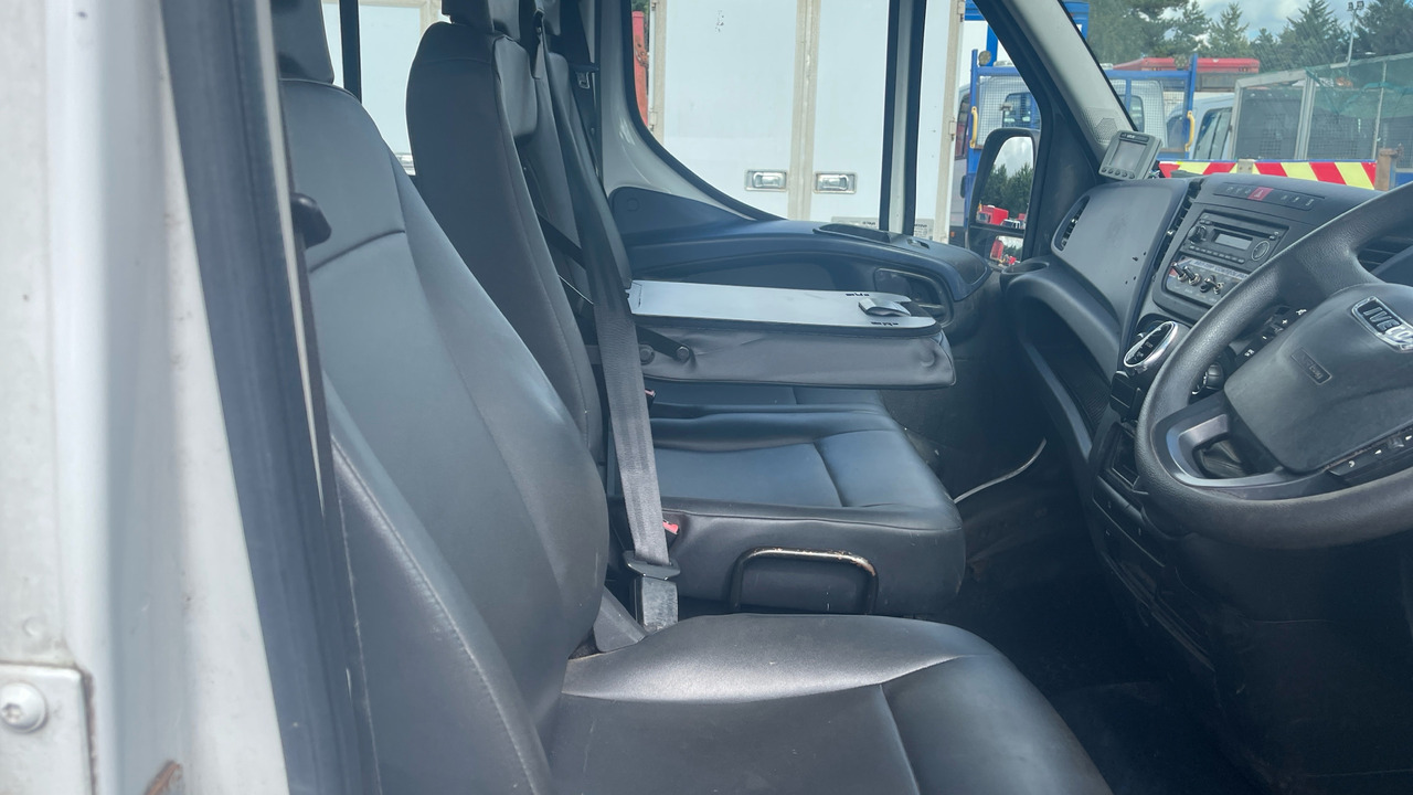 Iveco Daily 2.3 Crew Cab Chassis 3450 WB - Billenőplatós kisteherautó: 5 kép. Iveco Daily 2.3 Crew Cab Chassis 3450 WB - Billenőplatós kisteherautó: 5 kép.