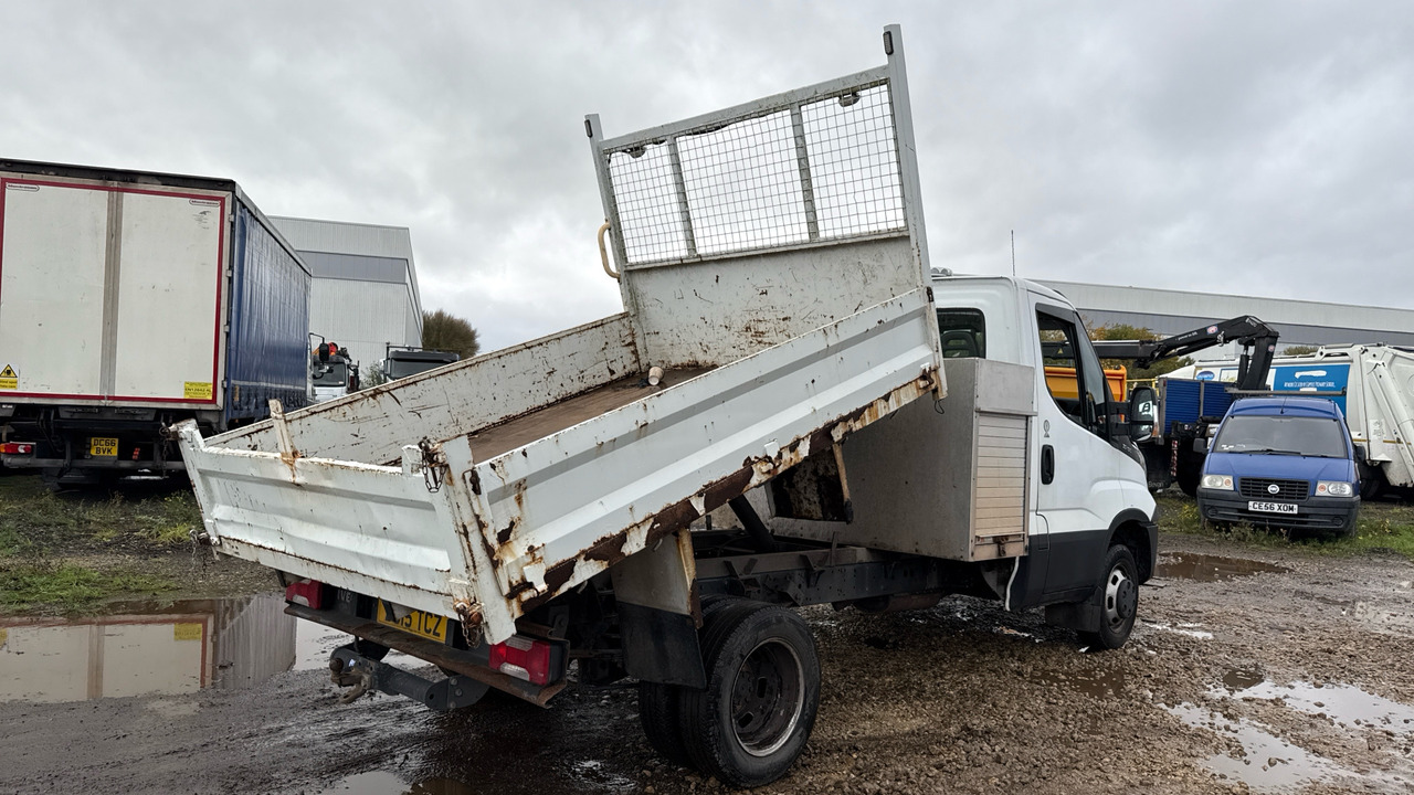 Iveco Daily 35-150 3.0 3450 WB - Billenőplatós kisteherautó: 4 kép. Iveco Daily 35-150 3.0 3450 WB - Billenőplatós kisteherautó: 4 kép.