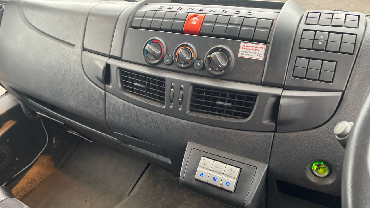 Platós teherautó Iveco Eurocargo 75-160: 7 kép. Platós teherautó Iveco Eurocargo 75-160: 7 kép.