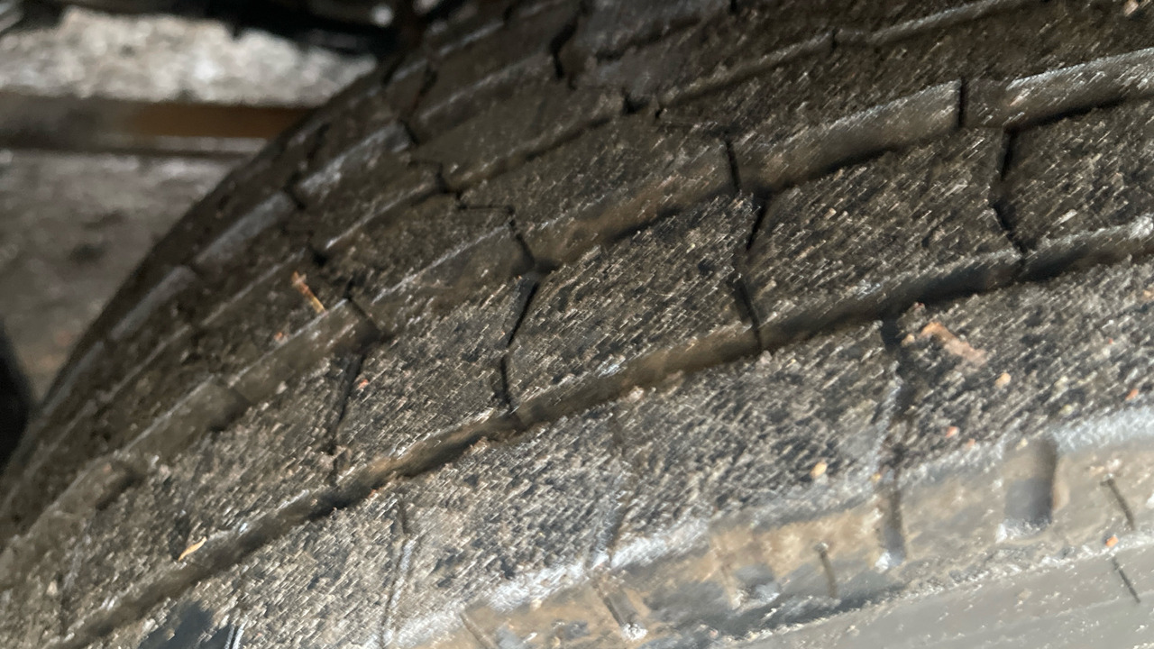 Platós teherautó Iveco Eurocargo 75-160: 16 kép. Platós teherautó Iveco Eurocargo 75-160: 16 kép.