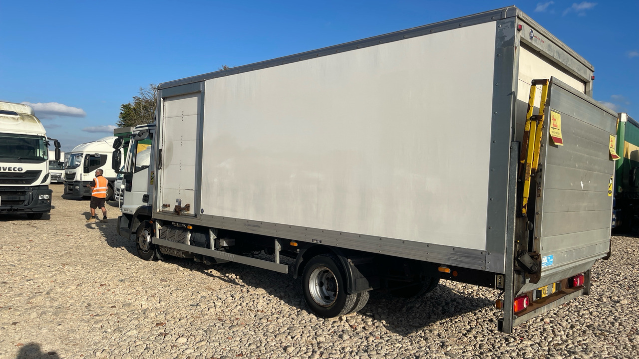 Iveco Eurocargo 75E16 - Dobozos felépítményű teherautó: 3 kép. Iveco Eurocargo 75E16 - Dobozos felépítményű teherautó: 3 kép.