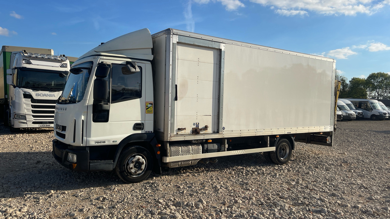 Iveco Eurocargo 75E16 - Dobozos felépítményű teherautó: 2 kép. Iveco Eurocargo 75E16 - Dobozos felépítményű teherautó: 2 kép.
