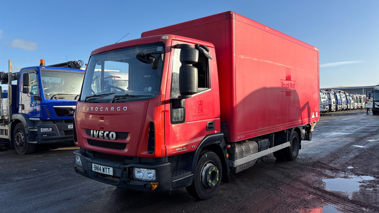 Iveco Eurocargo 75E16 - Dobozos felépítményű teherautó: 2 kép. Iveco Eurocargo 75E16 - Dobozos felépítményű teherautó: 2 kép.