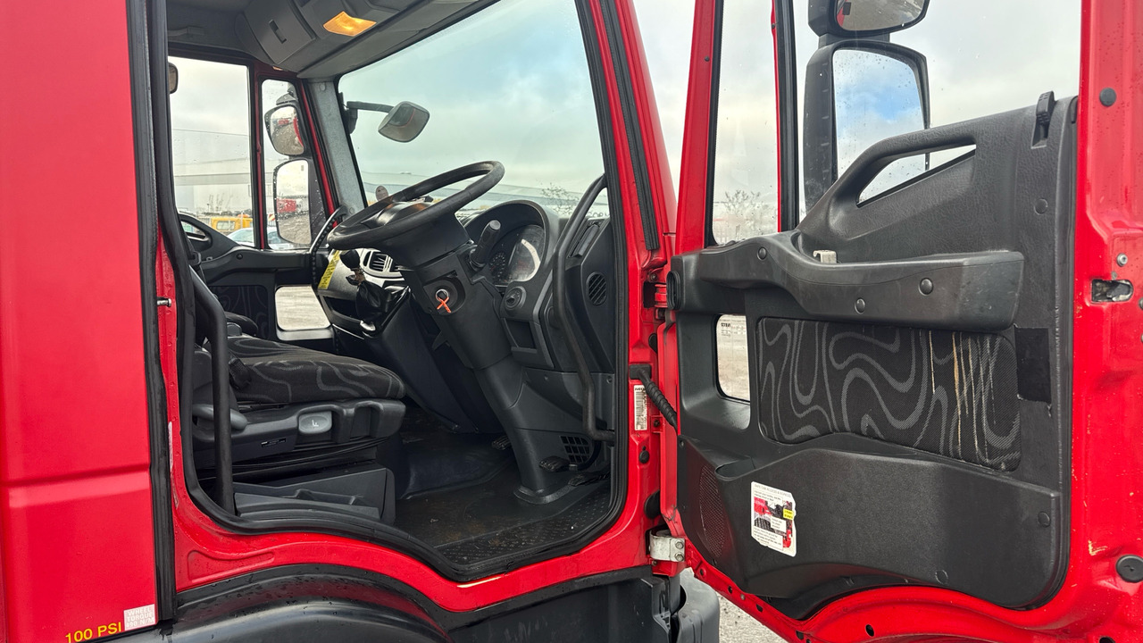 Iveco Eurocargo 75e16 - Dobozos felépítményű teherautó: 5 kép. Iveco Eurocargo 75e16 - Dobozos felépítményű teherautó: 5 kép.