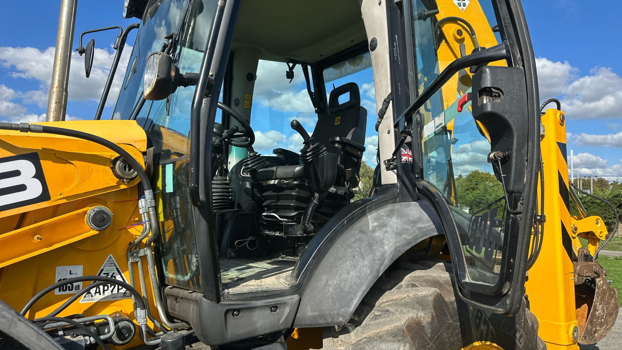 JCB 5CX ECO - Kotrórakodó: 5 kép. JCB 5CX ECO - Kotrórakodó: 5 kép.