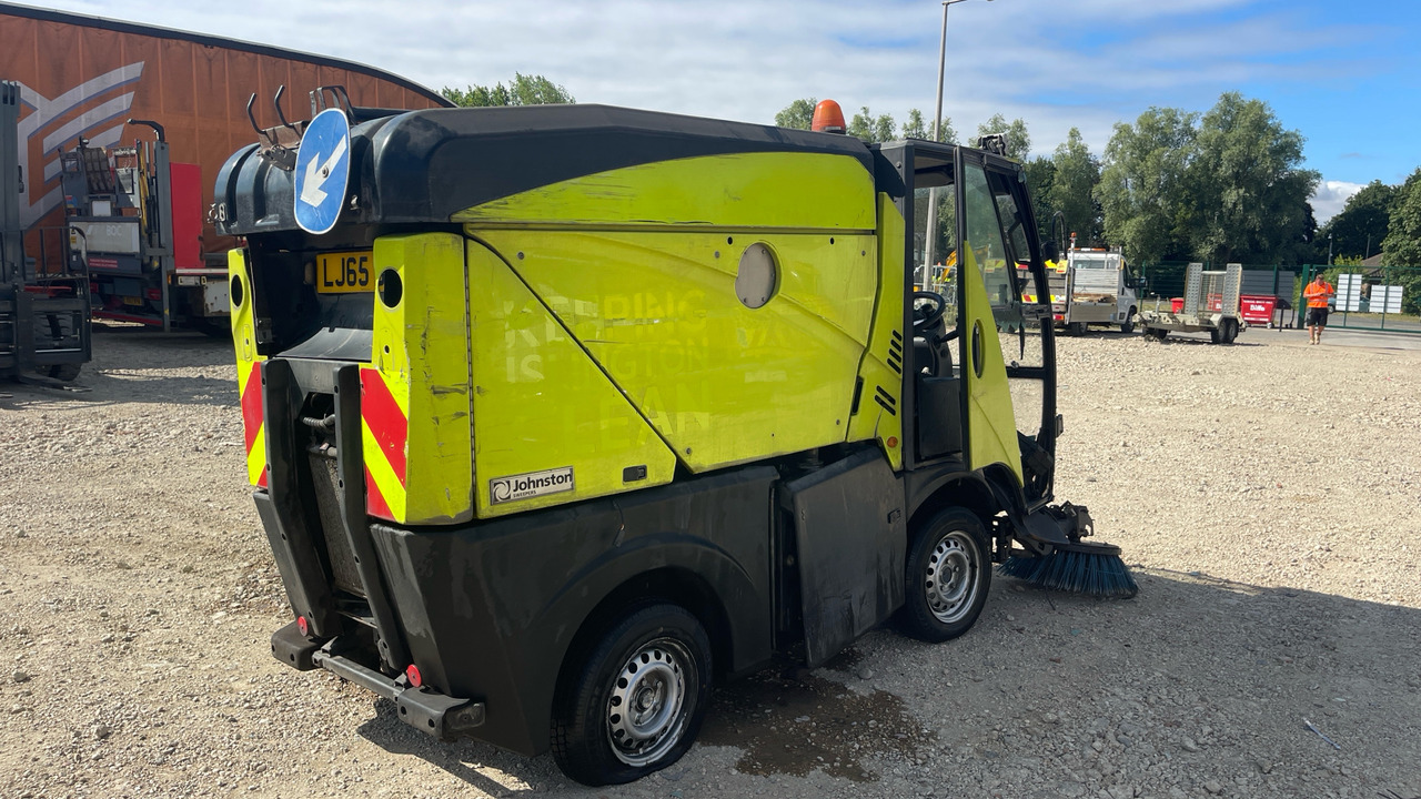 JOHNSTON - Utcaseprő gép: 3 kép. JOHNSTON - Utcaseprő gép: 3 kép.