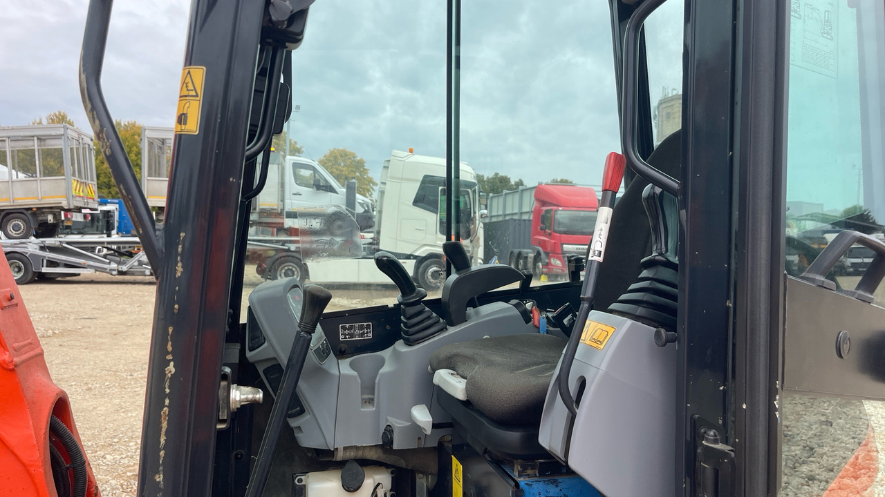 KUBOTA U27-4 - Minikotró: 5 kép. KUBOTA U27-4 - Minikotró: 5 kép.