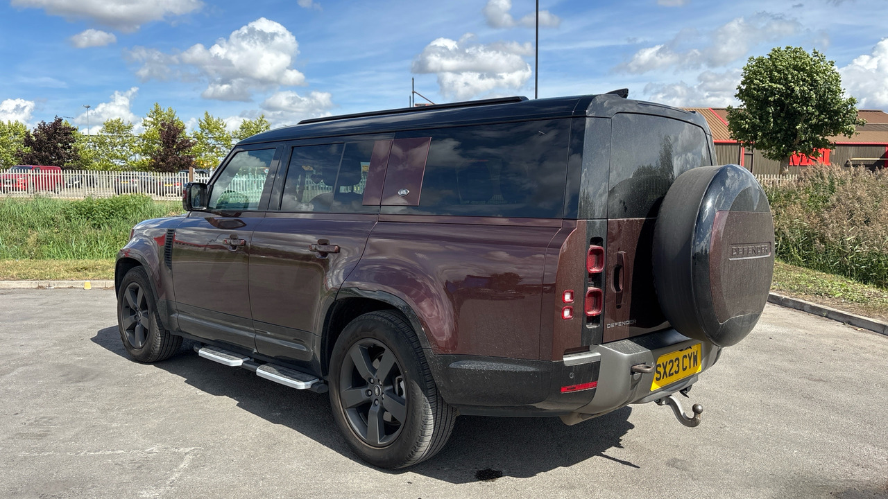 LAND ROVER DEFENDER 3.0 D300 X-Dynamic HSE 130 - Terepjáró/ SUV: 3 kép. LAND ROVER DEFENDER 3.0 D300 X-Dynamic HSE 130 - Terepjáró/ SUV: 3 kép.